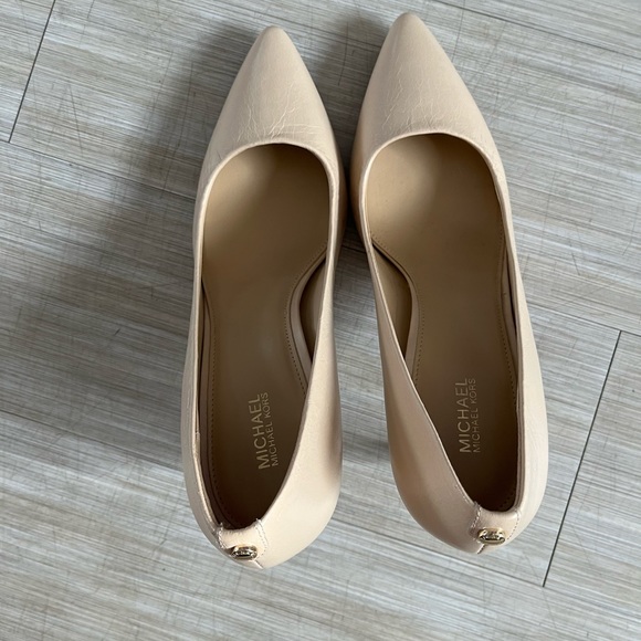 Michael Kors beige leather heel - Picture 4 of 9